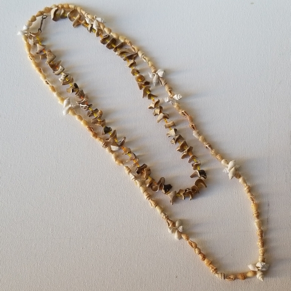 New! Two Shell Necklaces - Picture 2 of 7